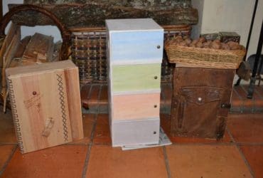 Transformez des Caisses en Bois en Étagères et un Coffre pour vos Livres