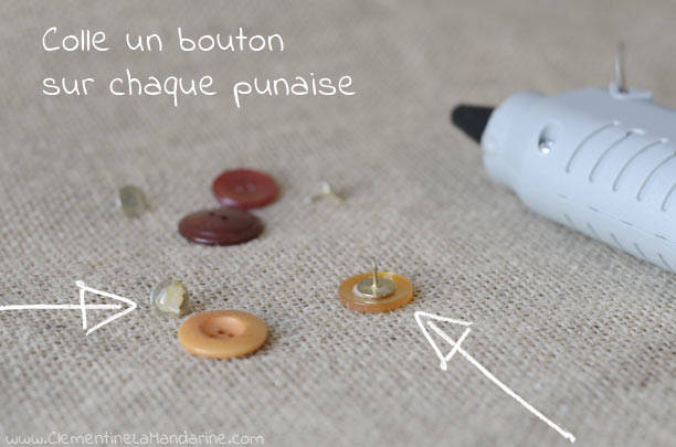 Coller vos boutons sur les punaises