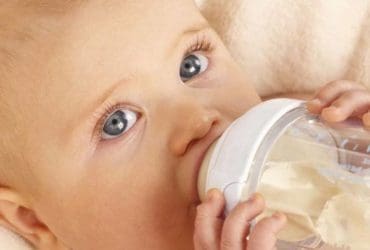 Comment enlever les traces de calcaire sur les biberons stérilisés