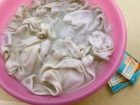 Redonner la blancheur aux vêtements blancs