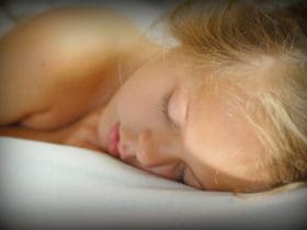 Astuces pour ne plus ronfler en dormant