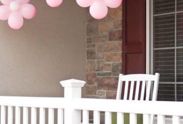 Ballons transformés en fleurs décoratives