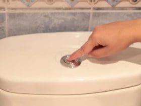 Économiser l'eau des toilettes