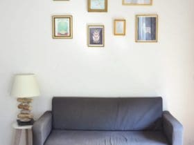 Remettre une housse de canapé après l'avoir lavé