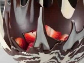 Bol en chocolat noir et chocolat blanc