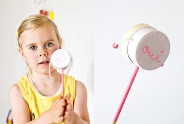 Fabriquer un tap-tap ou un tambourin pour les enfants