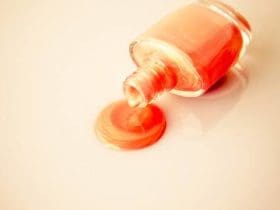 Enlever une tache de vernis à ongles sur du tissu