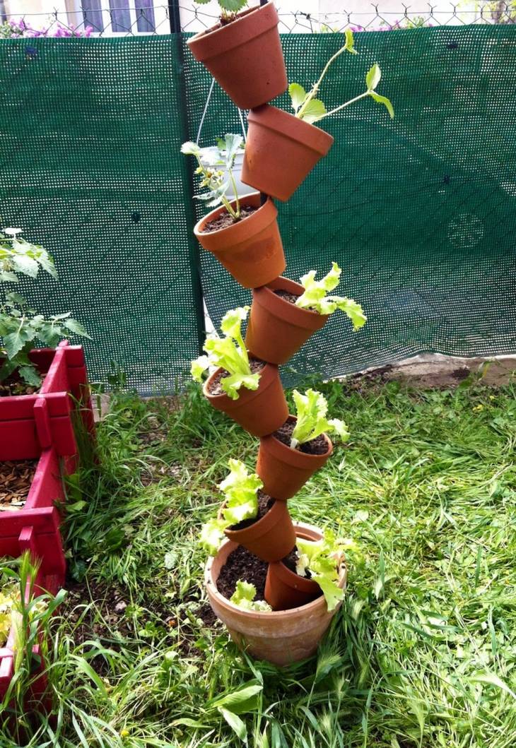 Colonne de pots de fleurs