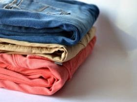 Empêcher la teinture de prendre sur un logo ou une partie du tissu