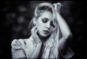 Eclaircir les coudes sombres naturellement