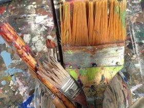 Raviver les pinceaux durcis