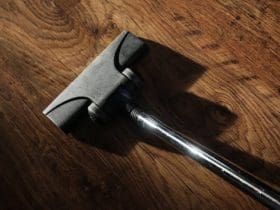 Parfumer sa maison en passant l'aspirateur