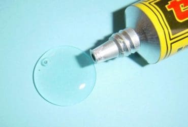 Comment enlever les taches de colle sur du tissu