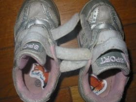 Astuce pour Empêcher Votre Enfant de Mettre ses Chaussures à l'Envers