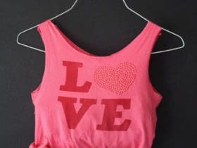 Créez un Sac à Franges Sans Couture en Réutilisant un T-shirt !