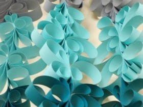 Guirlande verticale en papier roulé