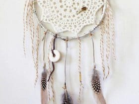 Attrape-rêve bohème avec un napperon en crochet