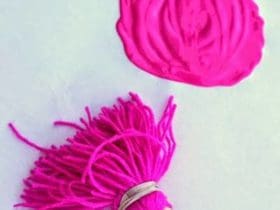 Fabriquer des pinceaux de peinture pour enfants avec des fils de laine