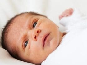 Remède naturel contre les coliques chez bébé