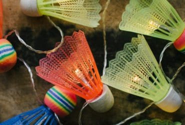 Guirlande lumineuse avec des volants de badminton
