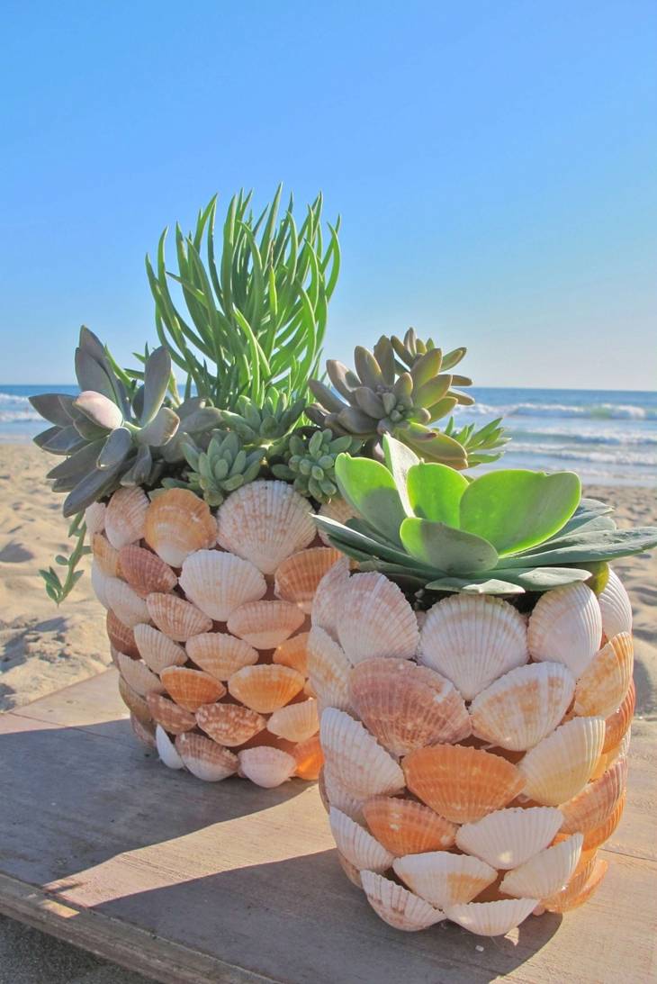 Pots de fleurs en coquillages