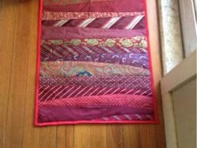 Tapis avec des cravates
