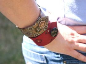 Bracelet avec une cravate