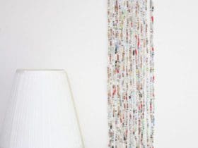 Rideau de fils avec des perles en papier