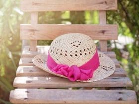 Nettoyer un chapeau de paille