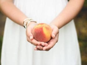Blanchir les ongles avec du dentifrice