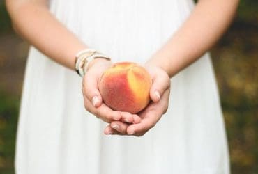 Blanchir les ongles avec du dentifrice