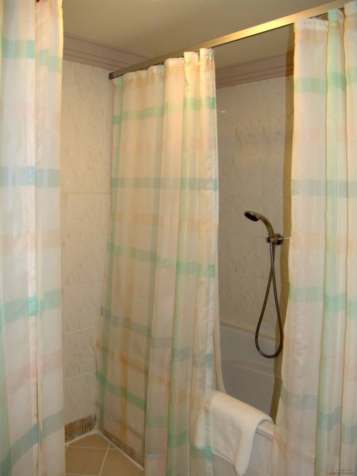 Prévenir et nettoyer les moisissures sur le rideau de douche
