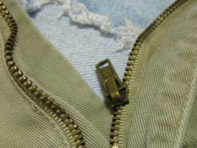 Comment remettre le curseur d'une fermeture éclair facilement?