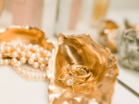 Huîtres dorées pour ranger les bijoux