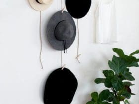 Rangement mural pour chapeaux