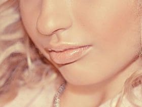 Avoir des lèvres pulpeuses sans chirurgie esthétique et sans Botox