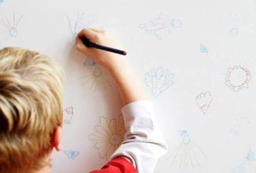 Enlever les traces de crayon sur un mur