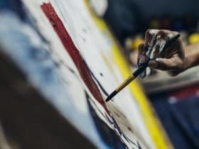 Enlever une tache de peinture sur la peau