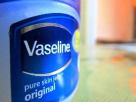 Enlever la vaseline des cheveux