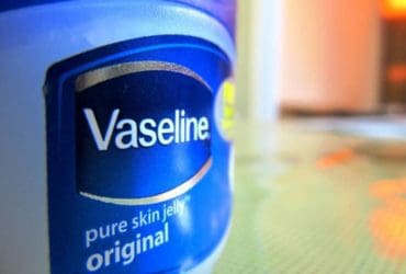 Enlever la vaseline des cheveux