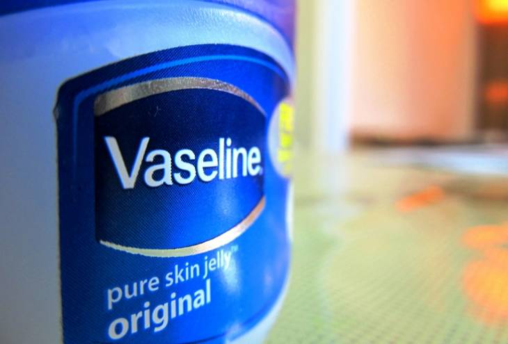 Enlever la vaseline des cheveux