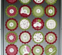 Calendrier de l'Avent dans un moule à muffins