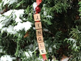 Ornement de sapin de Noël en Scrabble