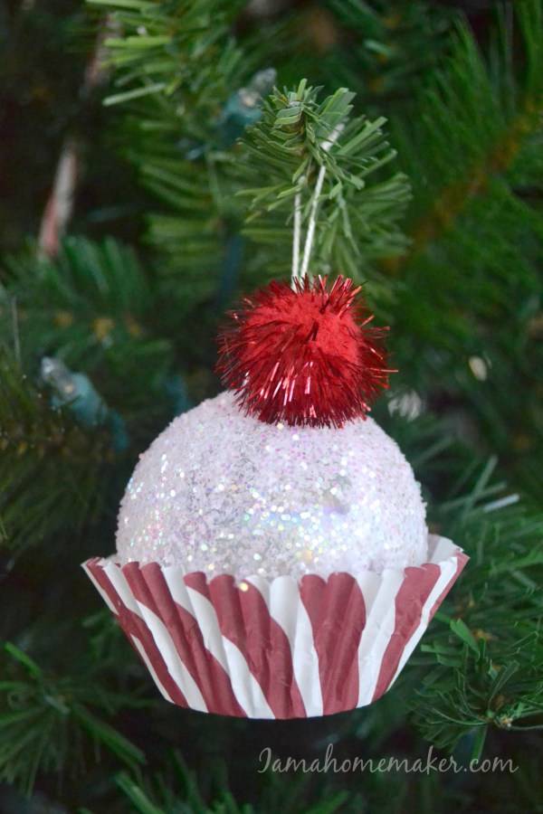 Cupcakes en Forme de Boules de Noël : Gourmandises Festives !