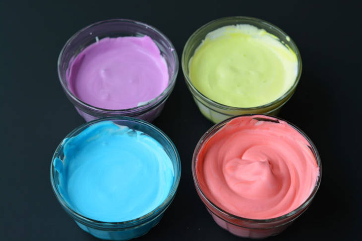 4 bols de peinture mousse faite maison