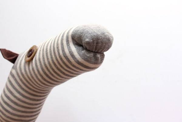 tête de cheval à chevaucher DIY avec une chaussette