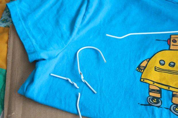 cintre en métal découpé