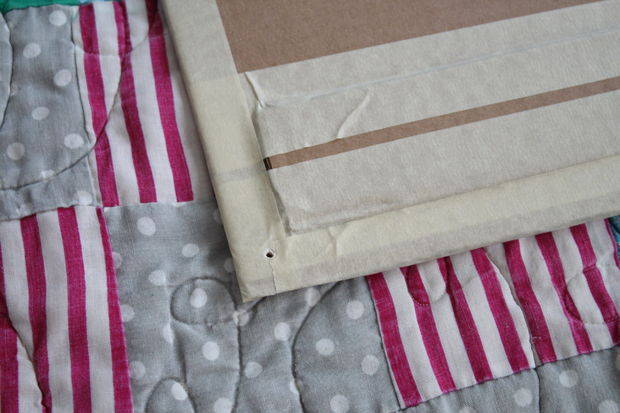 carton de base de la tente pour chat renforcé avec du ruban adhésif