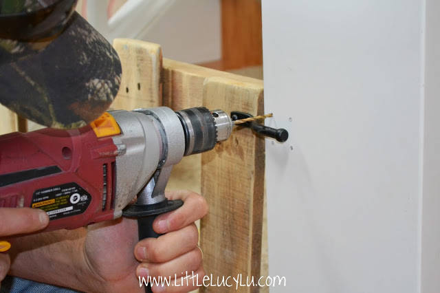 visser le loquet de la barrière de sécurité