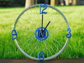 Horloge murale à partir d'une vieille jante de bicyclette